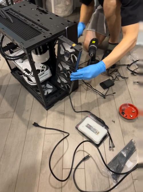 今天來了個客戶來店里維修主機